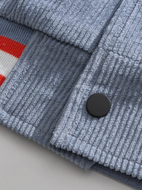 Chaqueta con parche de insignia de pana para hombre-4